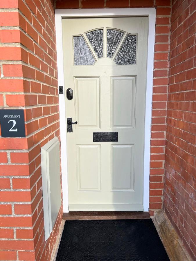 1 Bed / 1 Sofa Bed 'Scandi' Style Ground Floor Apartment Yeovil Eksteriør billede