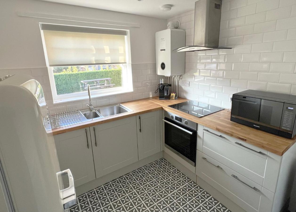 1 Bed / 1 Sofa Bed 'Scandi' Style Ground Floor Apartment Yeovil Eksteriør billede
